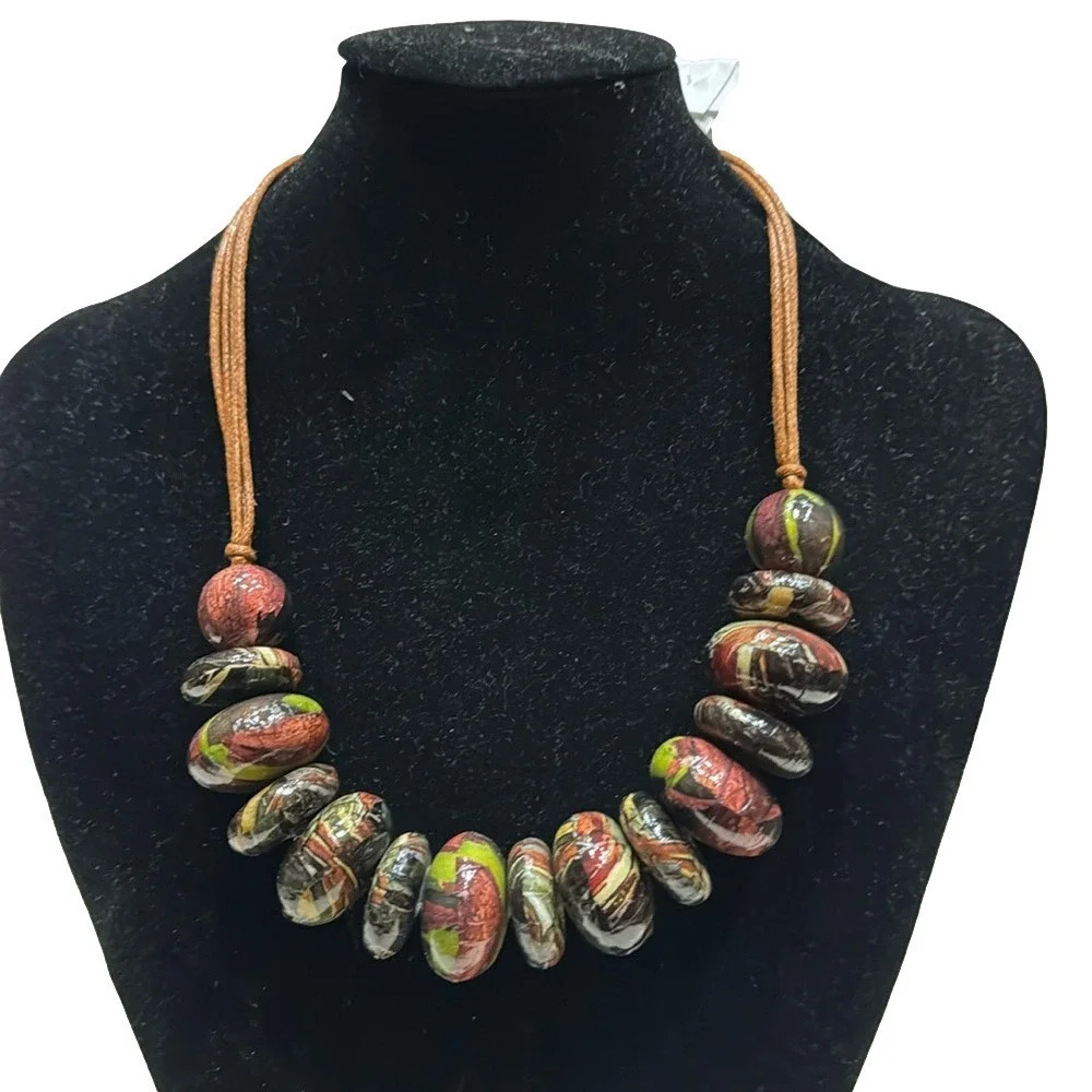 decouture Ivy wood bead necklace